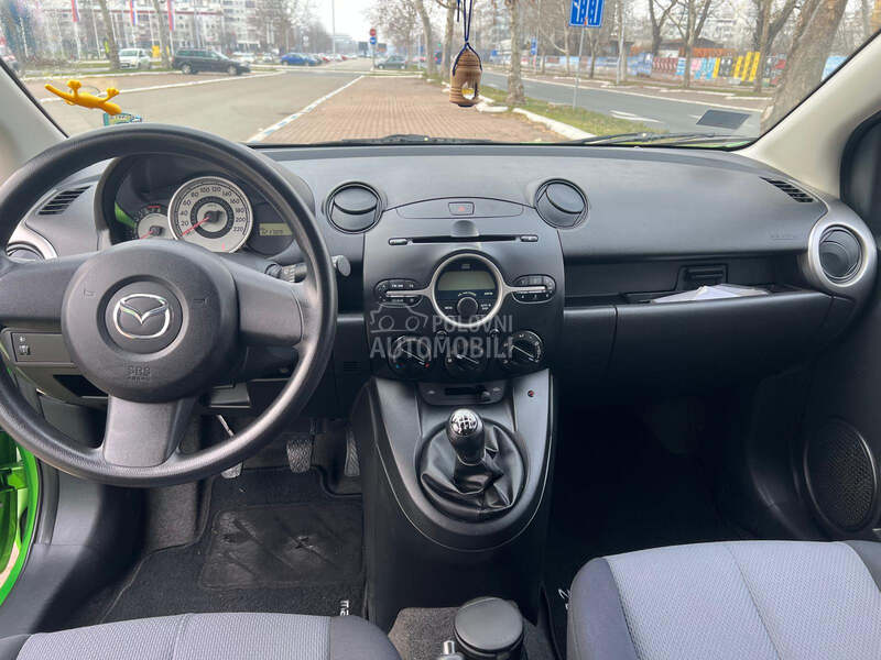 Mazda 2 1.3i CE PLUS
