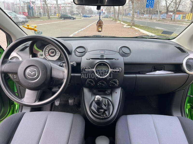 Mazda 2 1.3i CE PLUS