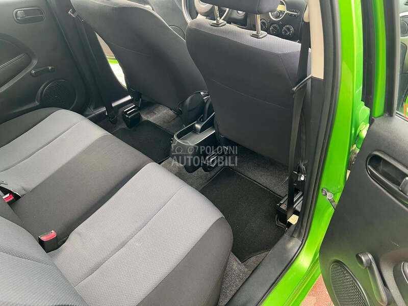 Mazda 2 1.3i CE PLUS