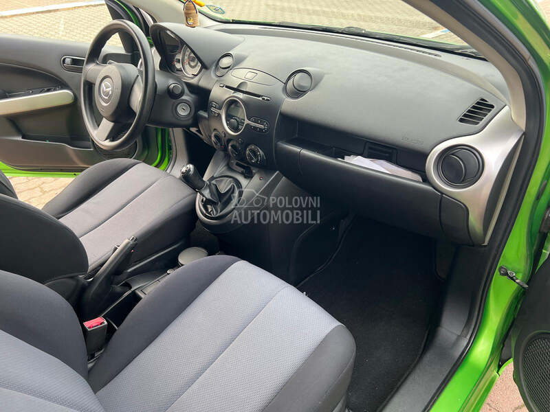 Mazda 2 1.3i CE PLUS