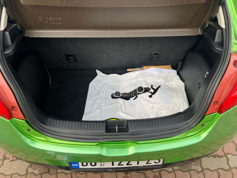 Mazda 2 1.3i CE PLUS