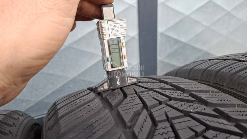 Hankook 225/50 R18 Zimska