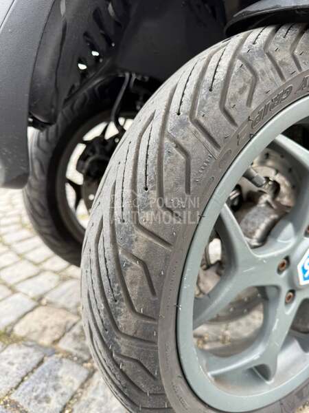 Piaggio MP3 300 B Kategorija