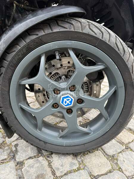 Piaggio MP3 300 B Kategorija