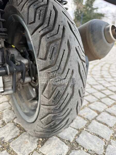 Piaggio MP3 300 B Kategorija