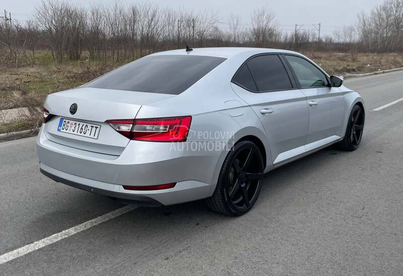 Škoda Superb 