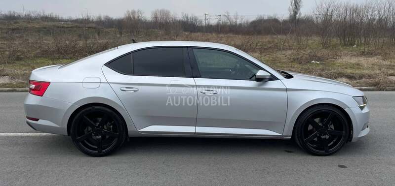 Škoda Superb 