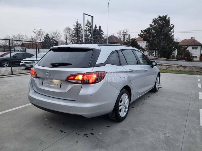 Opel Astra K NAV/LED