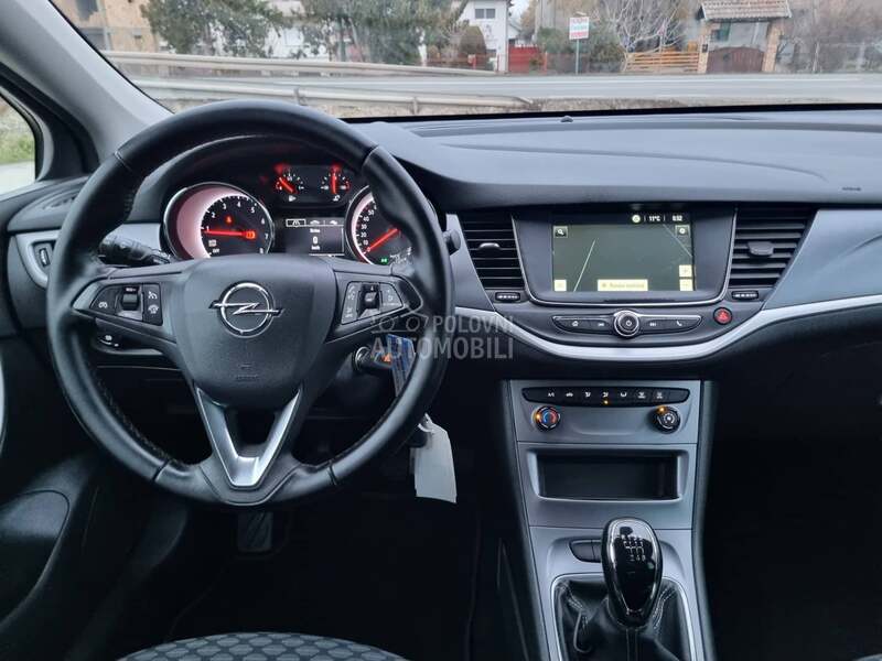Opel Astra K NAV/LED