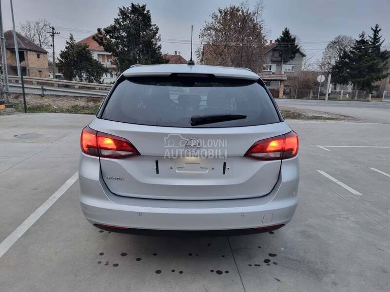 Opel Astra K NAV/LED