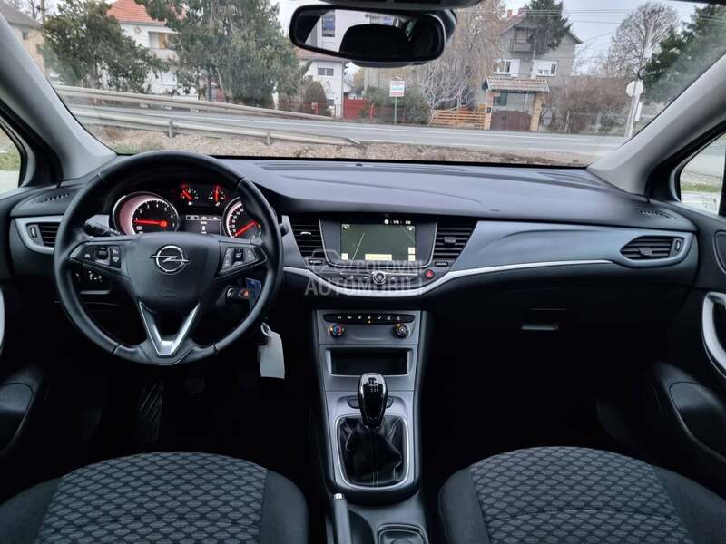 Opel Astra K NAV/LED