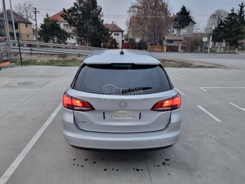 Opel Astra K NAV/LED