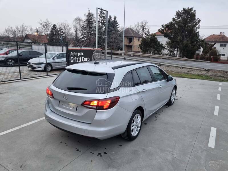 Opel Astra K NAV/LED