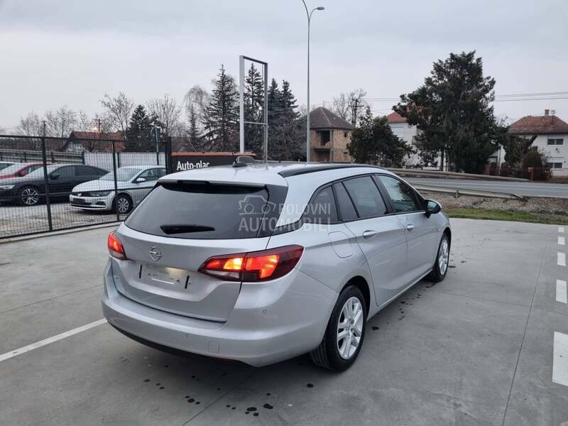 Opel Astra K NAV/LED