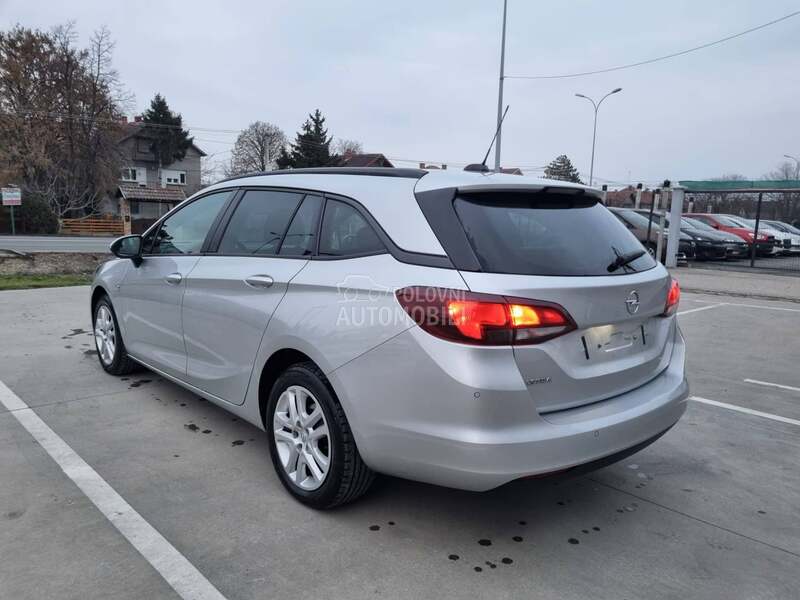 Opel Astra K NAV/LED