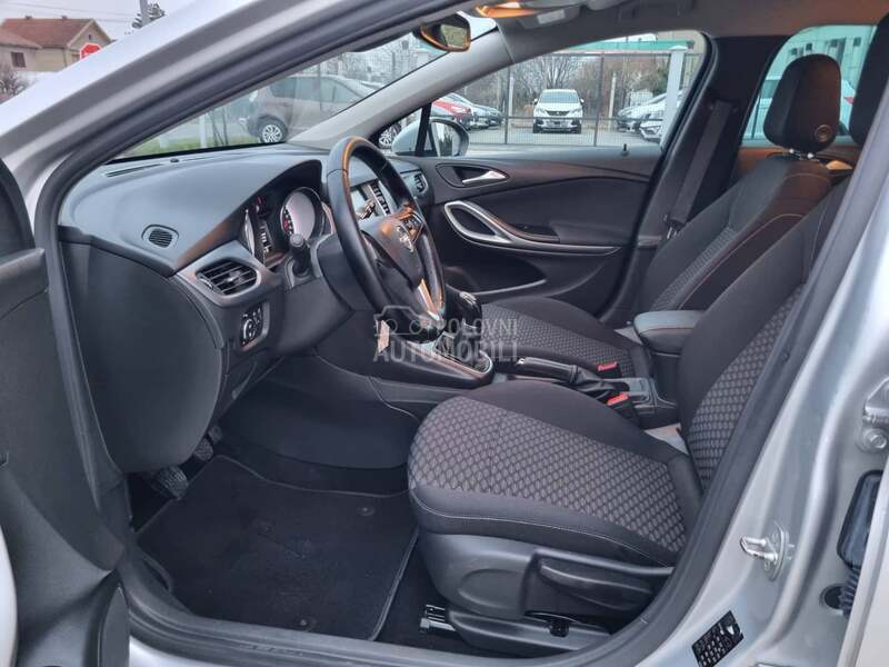 Opel Astra K NAV/LED