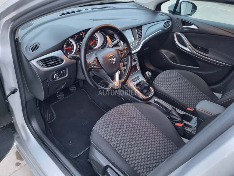 Opel Astra K NAV/LED