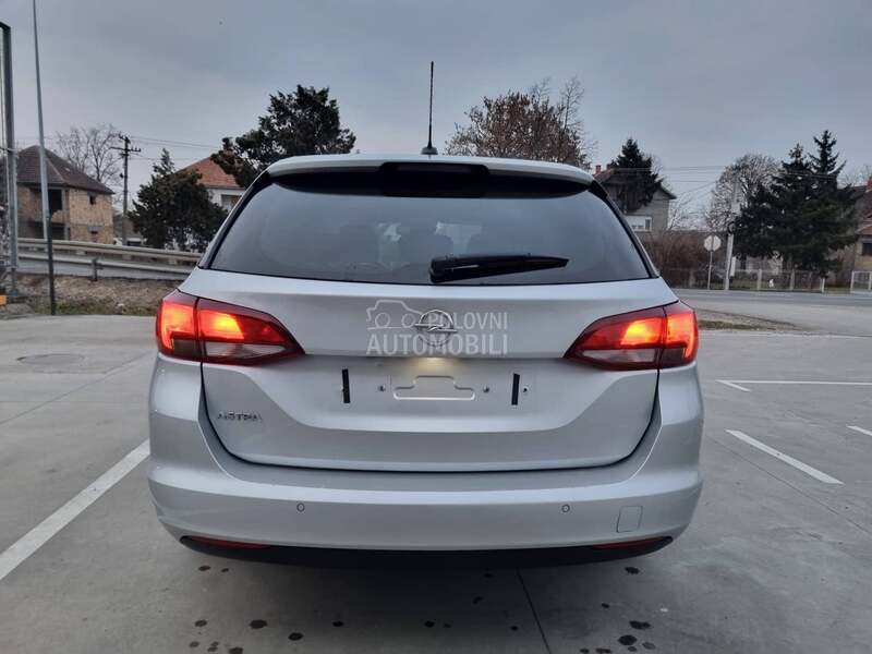 Opel Astra K NAV/LED