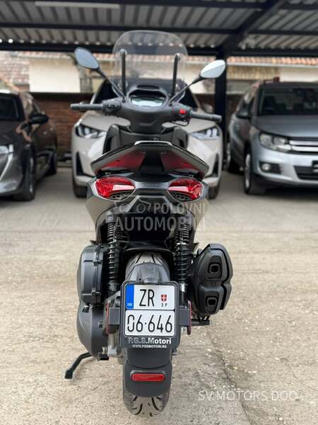 Piaggio Beverly 400HPE DEEP BLACK