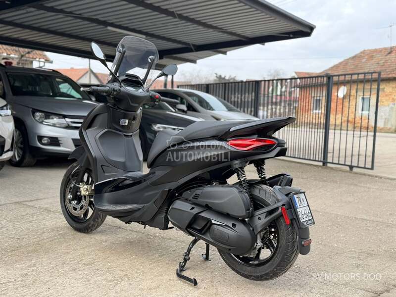 Piaggio Beverly 400HPE DEEP BLACK