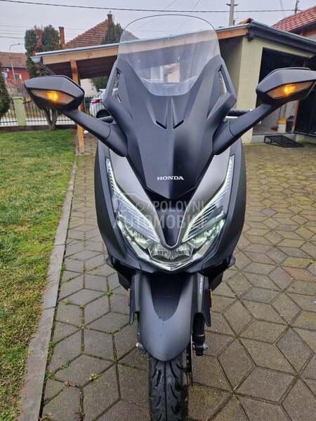 Honda Forza 350