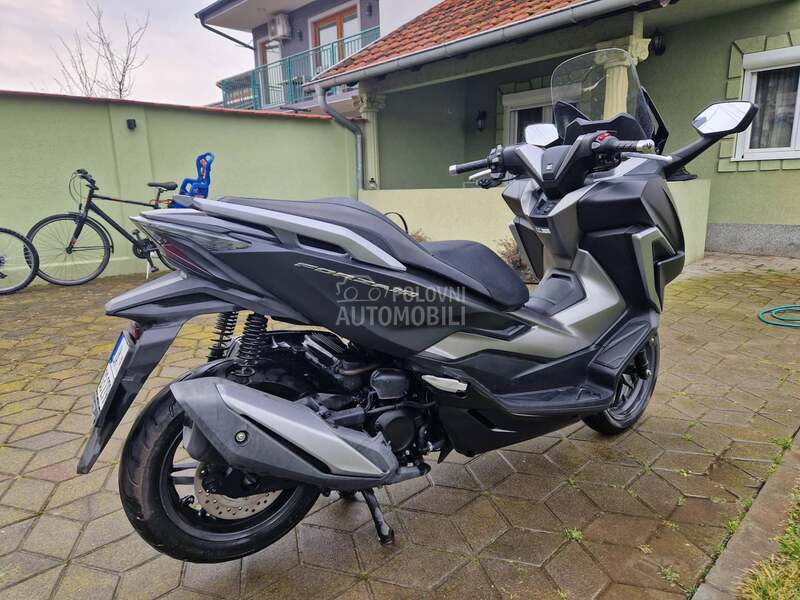 Honda Forza 350