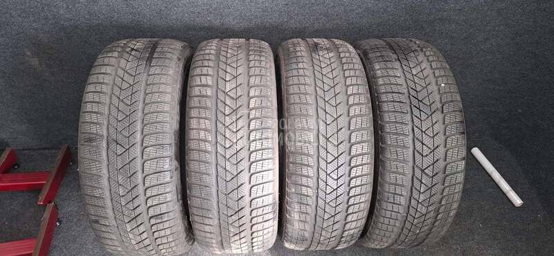 Pirelli 245/45 R19 Zimska
