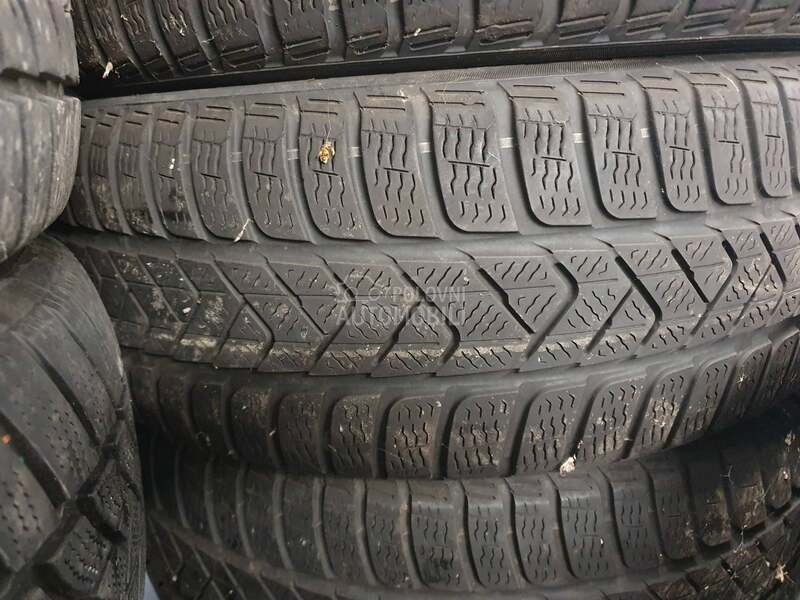 Pirelli 215/55 R17 Zimska