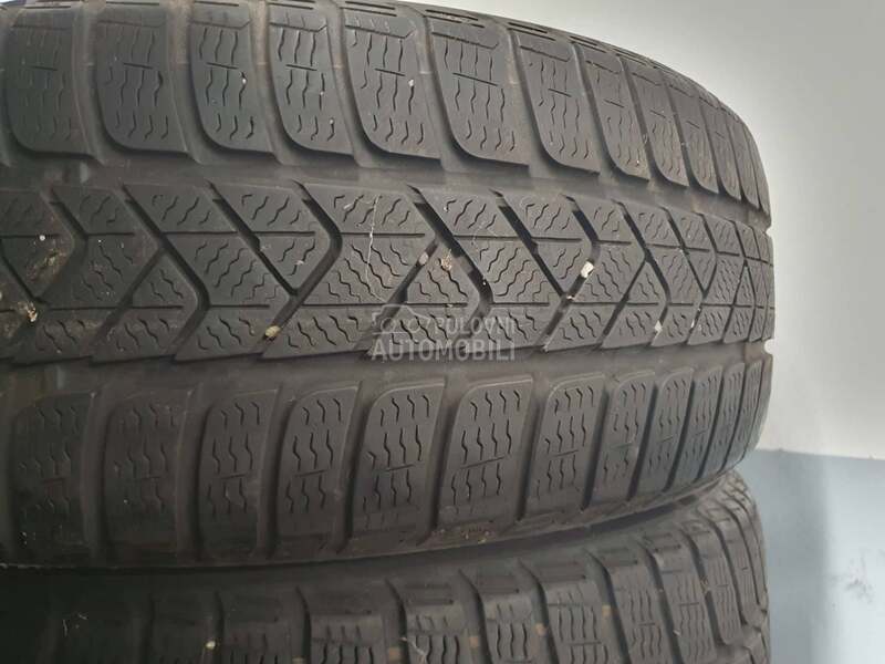 Pirelli 215/55 R17 Zimska