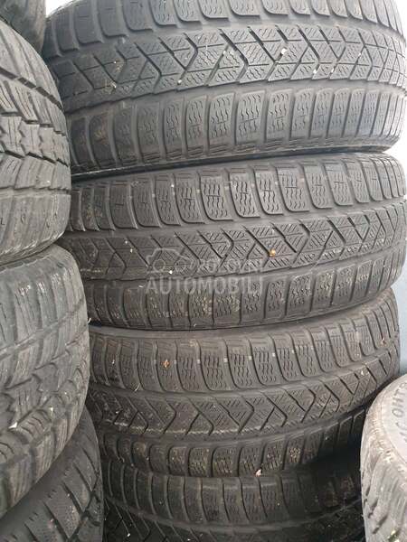 Pirelli 215/55 R17 Zimska
