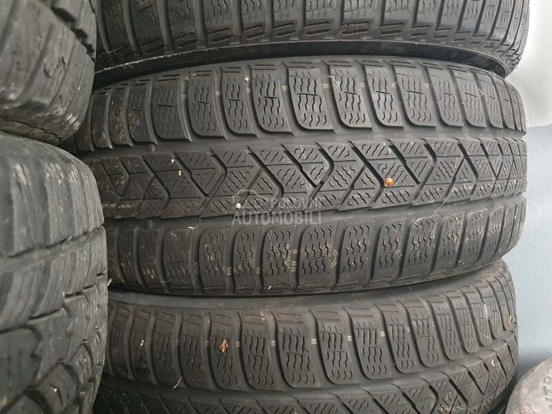 Pirelli 215/55 R17 Zimska
