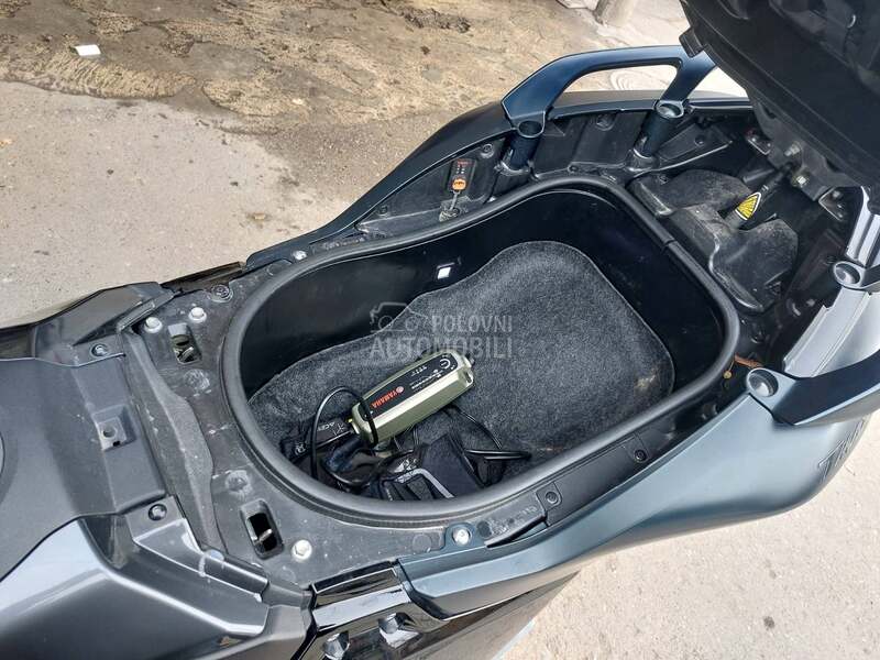 Yamaha Tmax 560