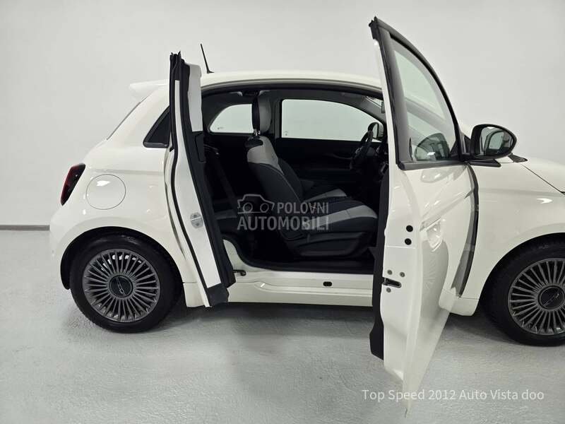 Fiat 500e 42  3 plus 1