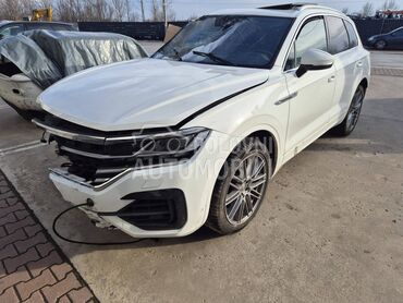 Volkswagen Touareg 3.0 2020. god. -  kompletan auto u delovima