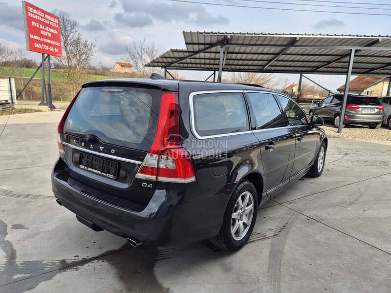 Volvo V70 