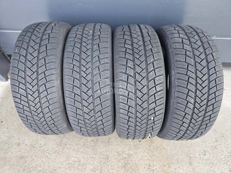 Vredestein 215/55 R17 Zimska