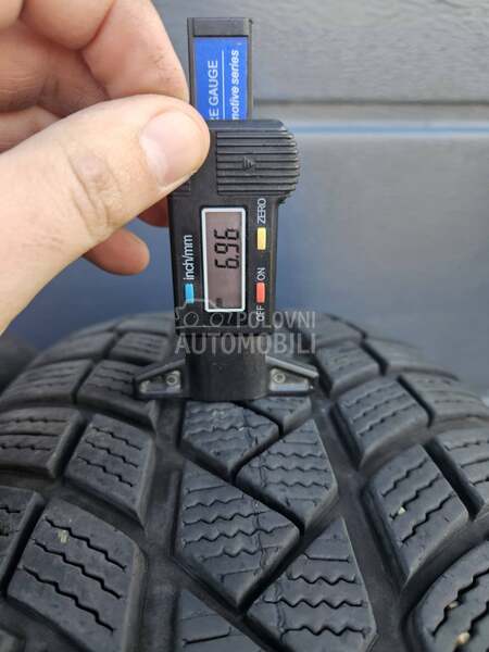 Vredestein 215/55 R17 Zimska