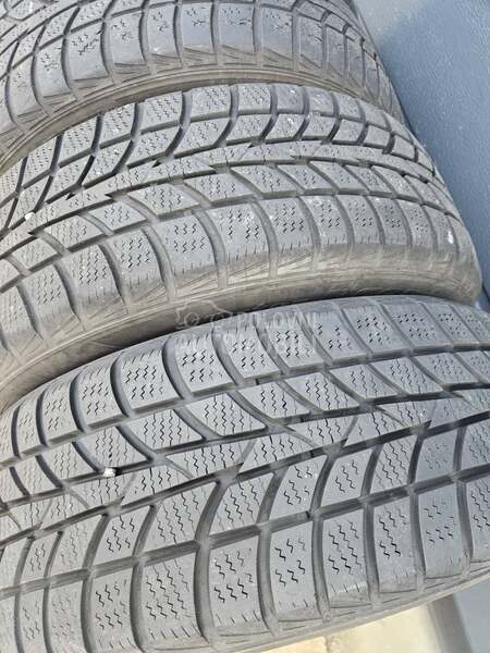 Hankook 185/60 R15 Zimska