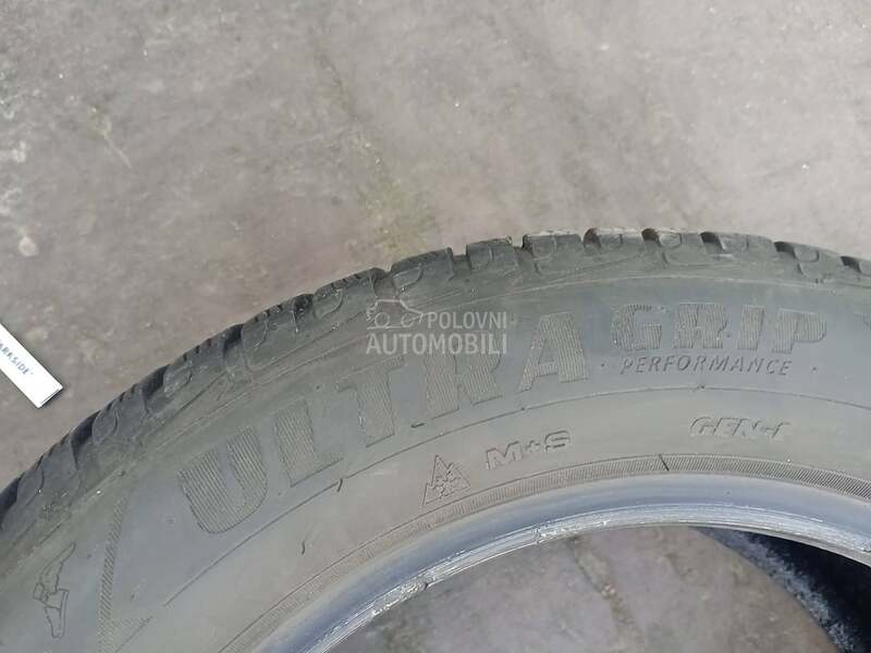 Goodyear 215/55 R16 Zimska