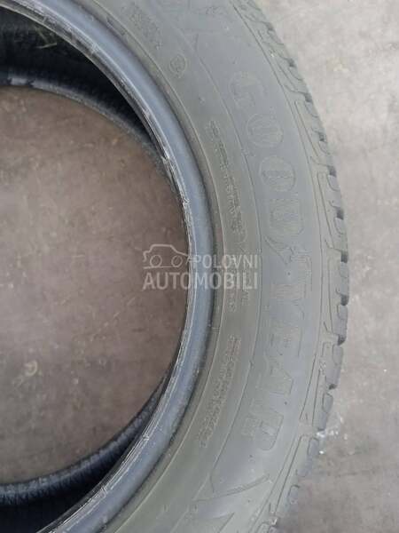 Goodyear 215/55 R16 Zimska