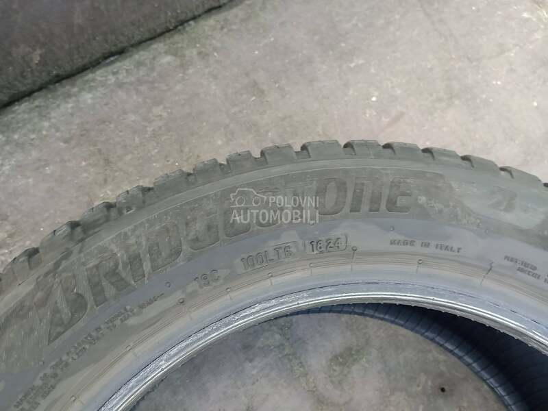 Bridgestone 215/55 R17 Zimska