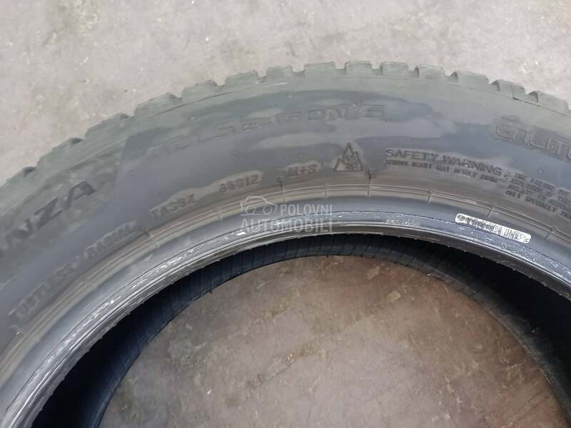 Bridgestone 215/55 R17 Zimska