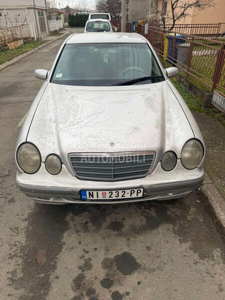 Mercedes Benz E 200 