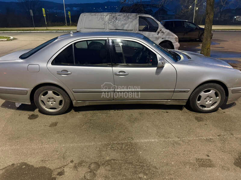 Mercedes Benz E 200 