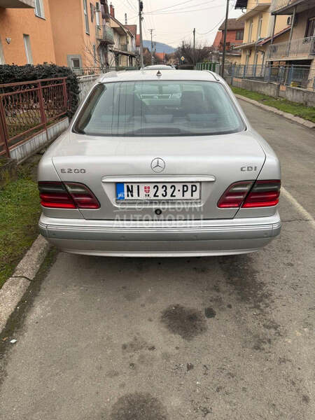 Mercedes Benz E 200 