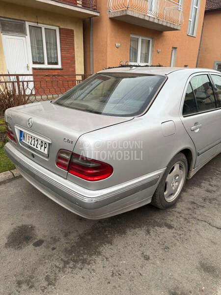Mercedes Benz E 200 