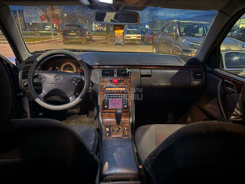 Mercedes Benz E 200 