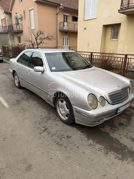 Mercedes Benz E 200 