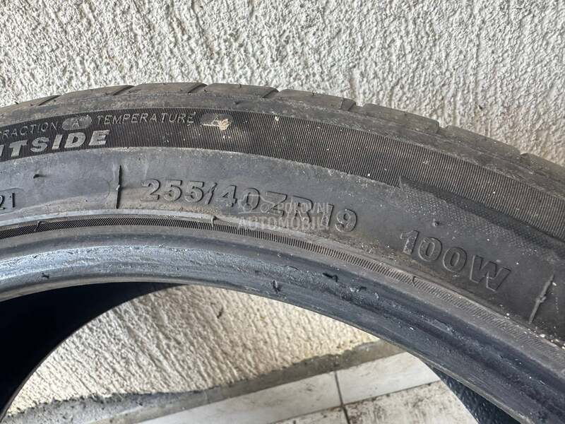 Ostalo 255/40 R19 Letnja
