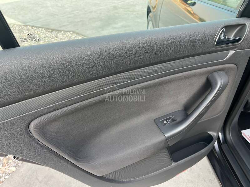 Volkswagen Golf 5 1.6